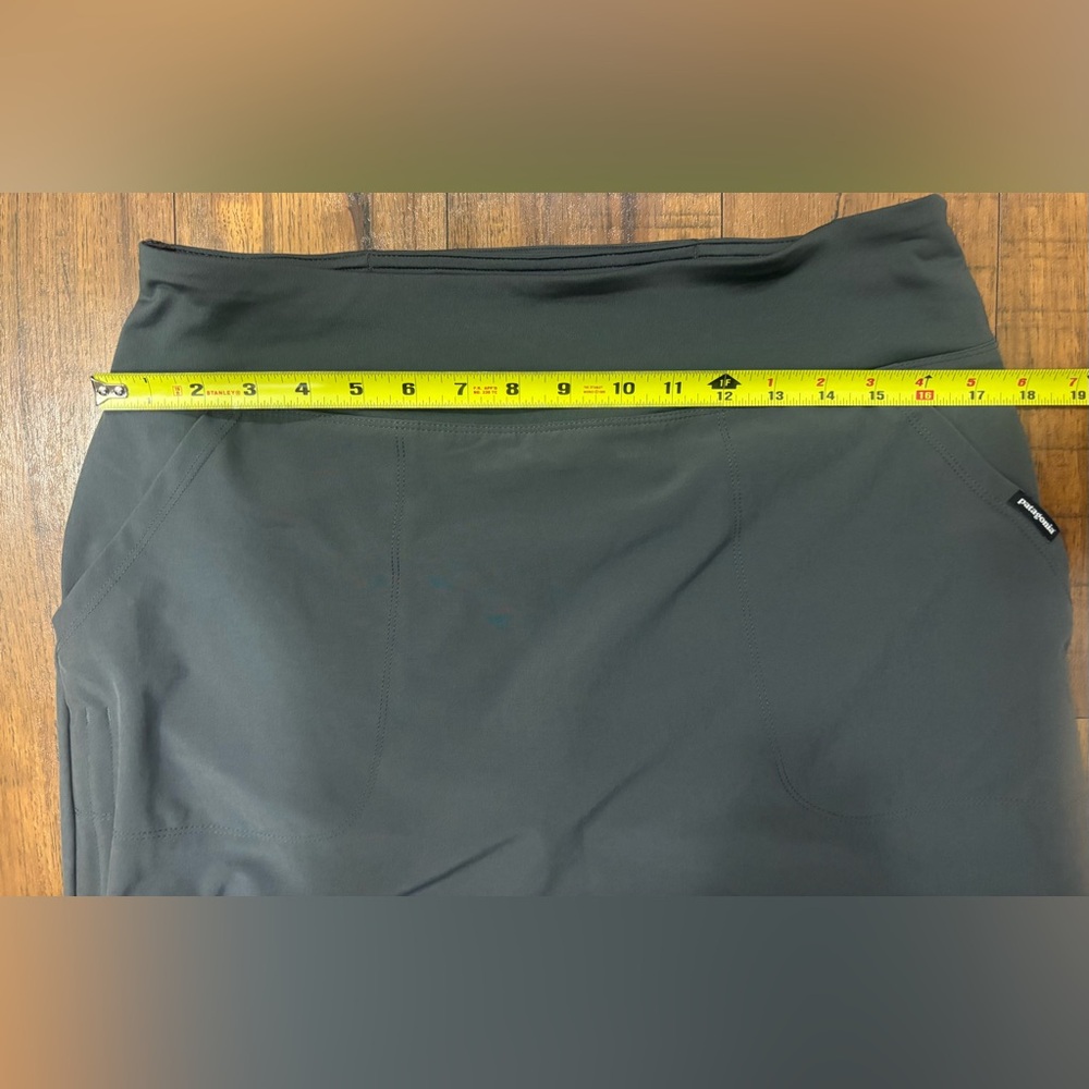 Patagonia Tech Skort in Gray Women’s Medium Hiking Outdoor Gorpcore Performance - Picture 12 of 13